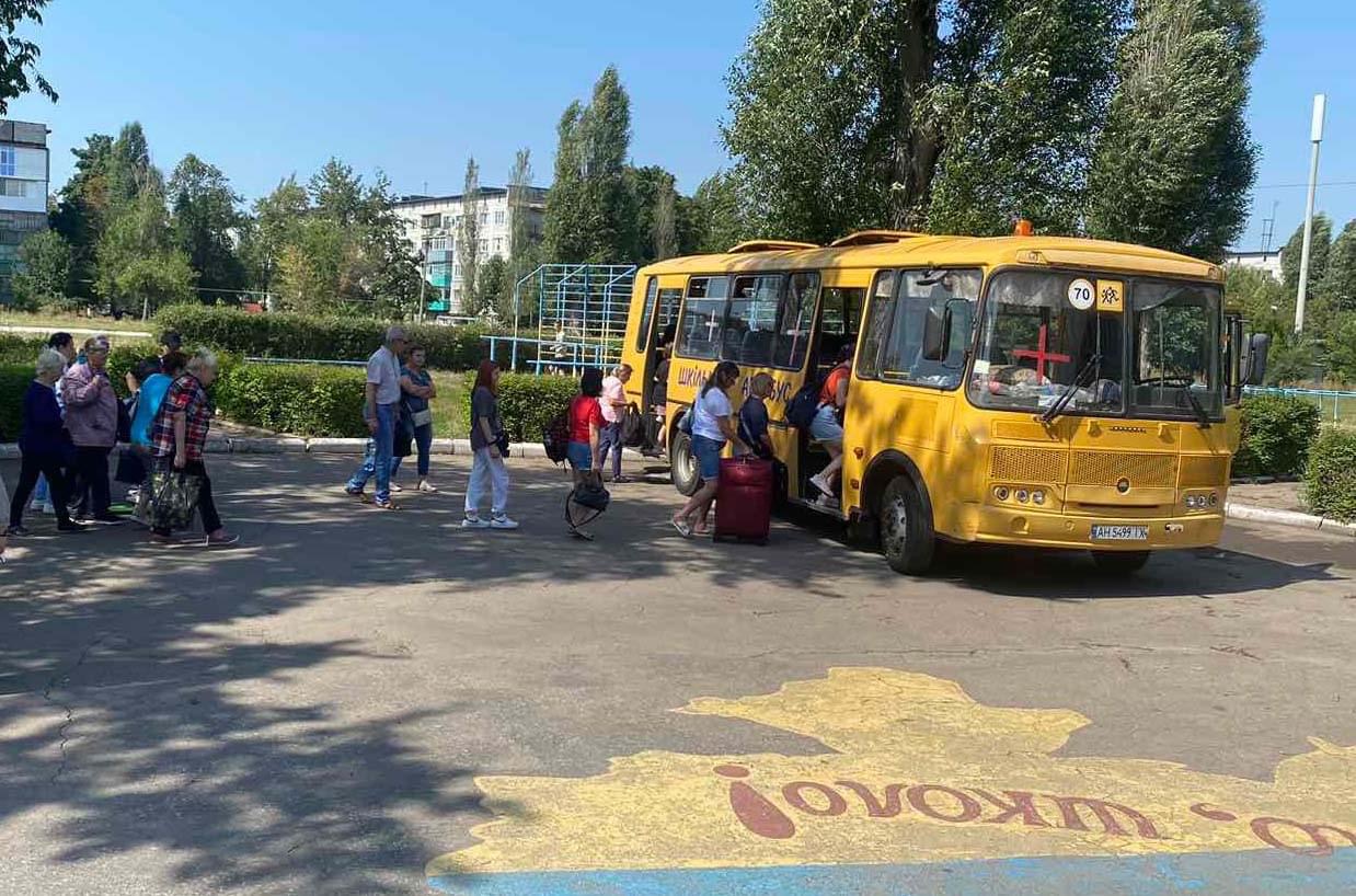 За день евакуаційним потягом з Донеччини виїхали 52 місцевих, серед них — восьмеро дітей (ФОТО) 1