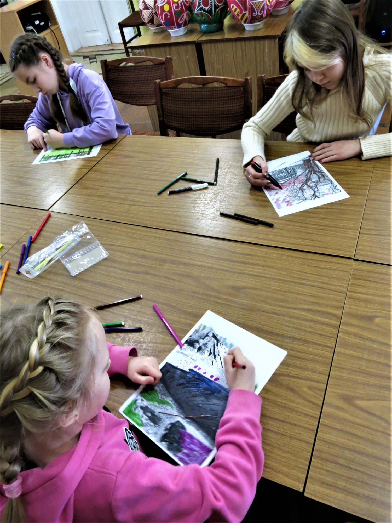 арт-терапія діти малюють в бібліотец Дніпра