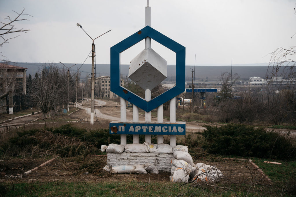 Военный металлолом среди руин: во что россияне превратили Соледар в Донецкой области (ФОТО)