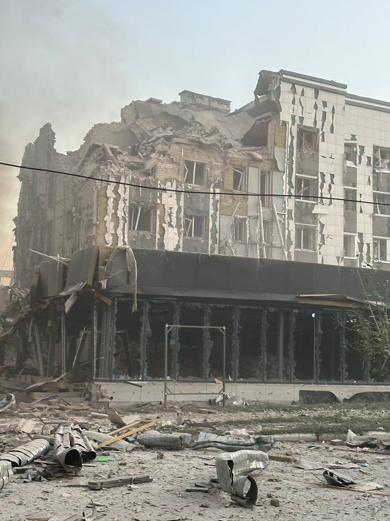 Окупанти обстріляли Покровськ: влучили у багатоповерхівку, є щонайменше один загиблий (ФОТО, ВІДЕО, ОНОВЛЕНО) 1