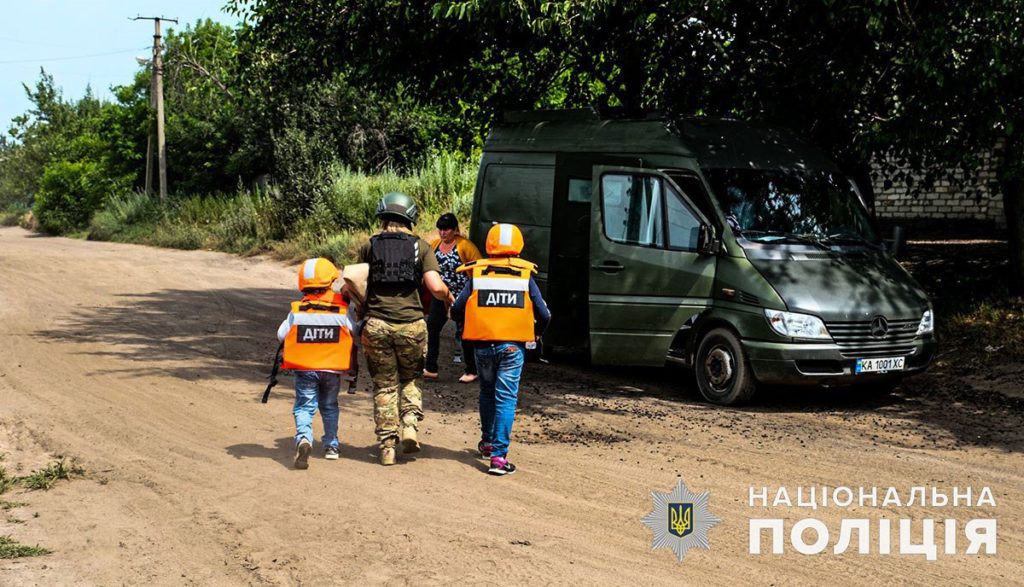 У прифронтових районах Донеччини залишаються майже 90 дітей, — очільник ОВА
