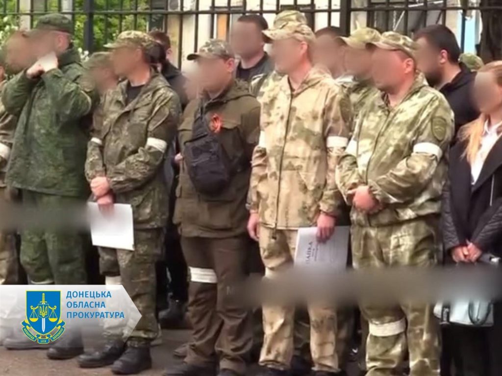 Десять эксправоохранителей из Мариуполя, которые вероятно задерживают сторонников Украины, подозревают в госизмене (ФОТО)