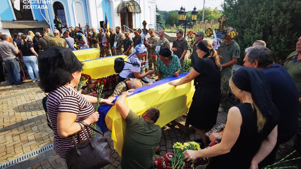 Зображення до посту На Полтавщині попрощалися з екіпажами двох гелікоптерів, які розбилися на Бахмутському напрямку: імена загиблих (ФОТО)