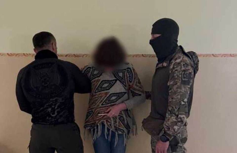 Еще одну жительницу Донетчины подозревают в сотрудничестве с оккупантами: она вероятно “сливала” позиции ВСУ на Бахмутском направлении