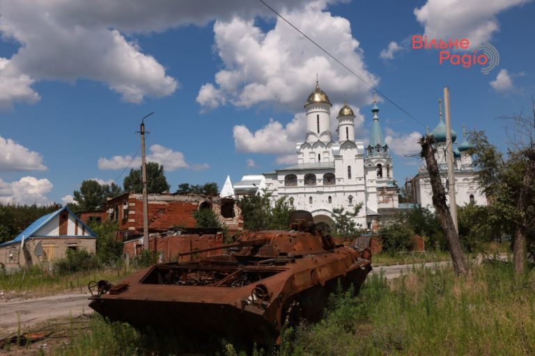 “Для них  нема нічого святого: били по Лаврі, по церквах, по кладовищах”:  річниця звільнення Святогірська, як йшли бої за місто