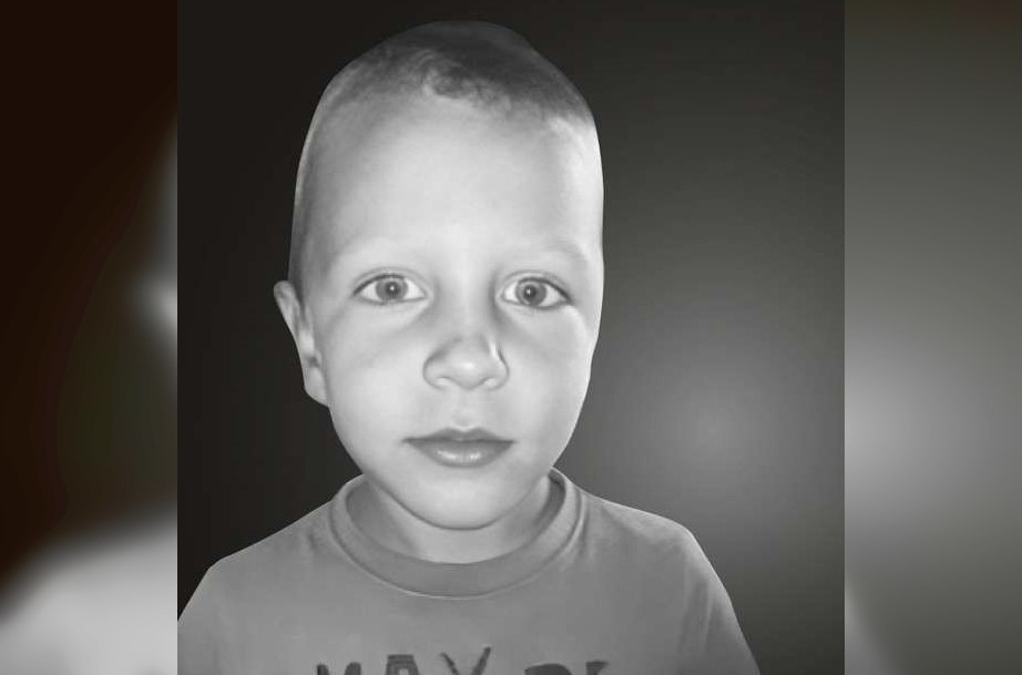 “Мамо, я дихаю, ми виїдемо завтра”: вшануймо 6-річного Назара Грицкова з Херсонщини, у дім якого поцілили росіяни