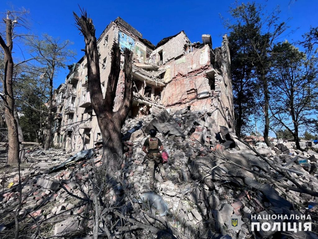 Обстріли на Донеччині: росіяни гатили по житлових будинках, поранили 22 людей (ЗВЕДЕННЯ, ФОТО)