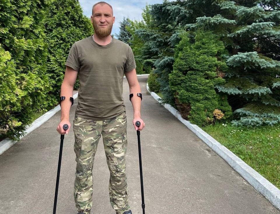 Українські лікарі врятували від ампутації ногу військового, який обороняв Бахмут