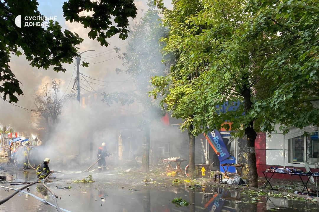 Есть погибшие и раненые: оккупанты ударили по рынку в Константиновке (ФОТО, ВИДЕО, ОБНОВЛЕНО) 1