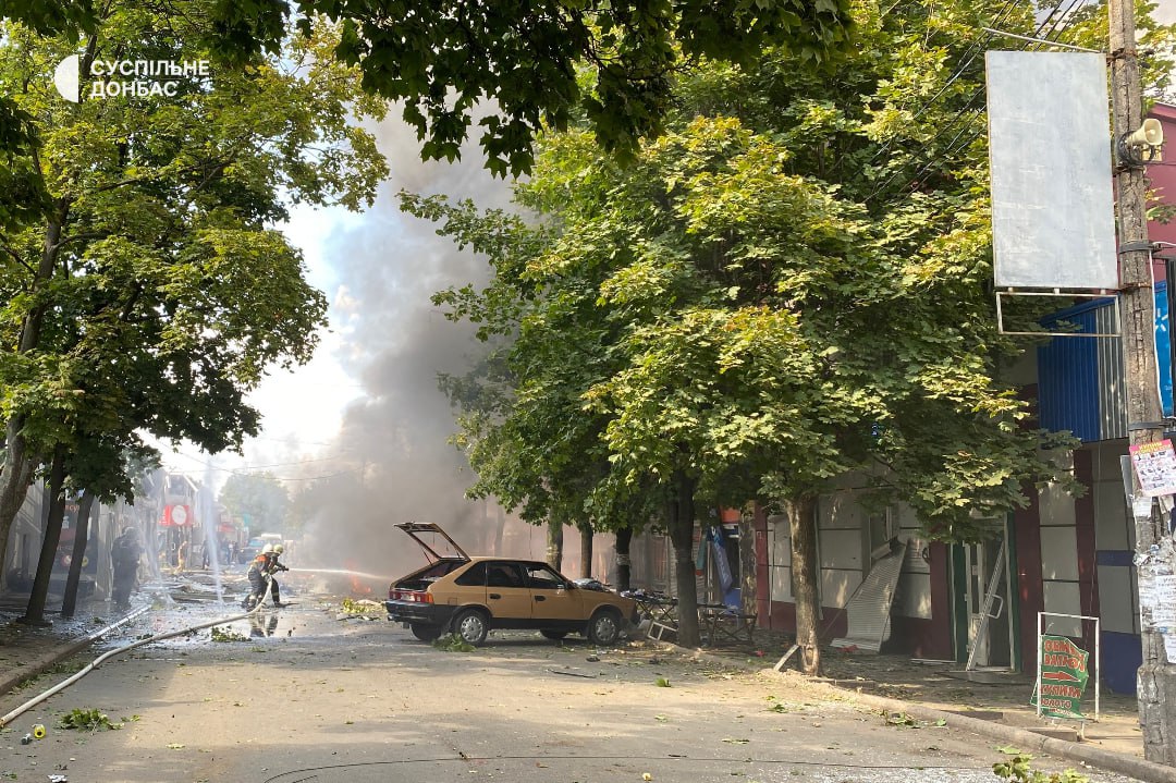 Есть погибшие и раненые: оккупанты ударили по рынку в Константиновке (ФОТО, ВИДЕО, ОБНОВЛЕНО) 3