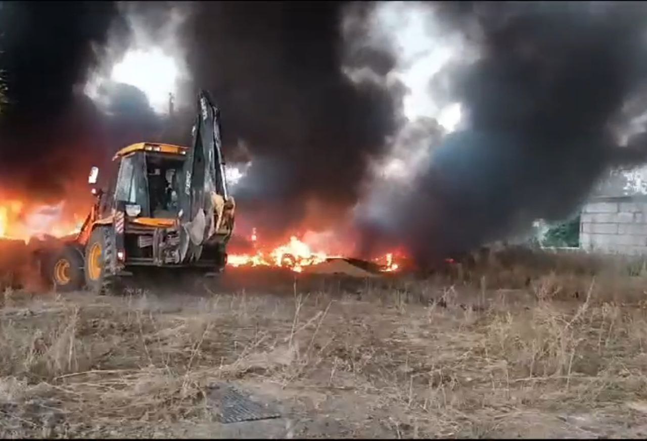 пожежа на місці обстрілу на Донеччині горить трактор