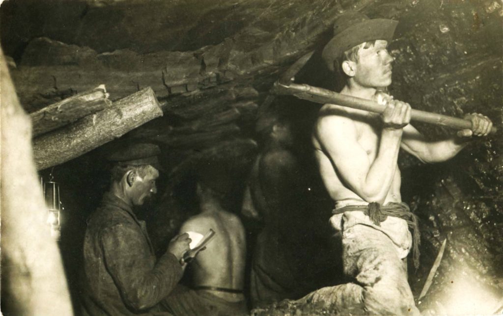 Труд и быт шахтеров в Донецкой области век назад показал краевед (исторические фото)