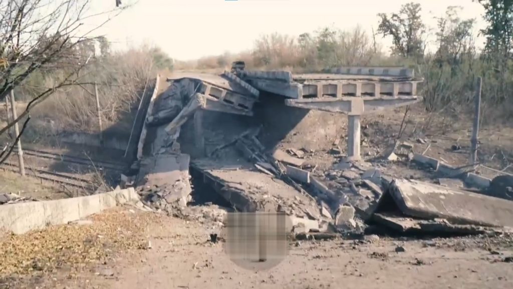 На трассе между Ясиноватой и Горловкой уничтожили автомобильный мост: почему он был важным для оккупантов