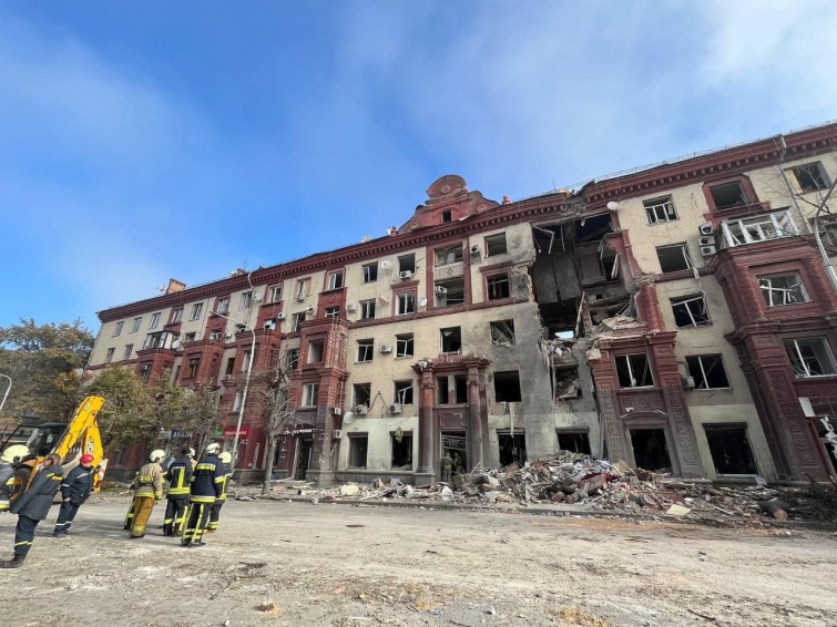 П’ятиповерхівка у центрі Запоріжжя, яку зруйнували окупанти 18 жовтня 2023 року