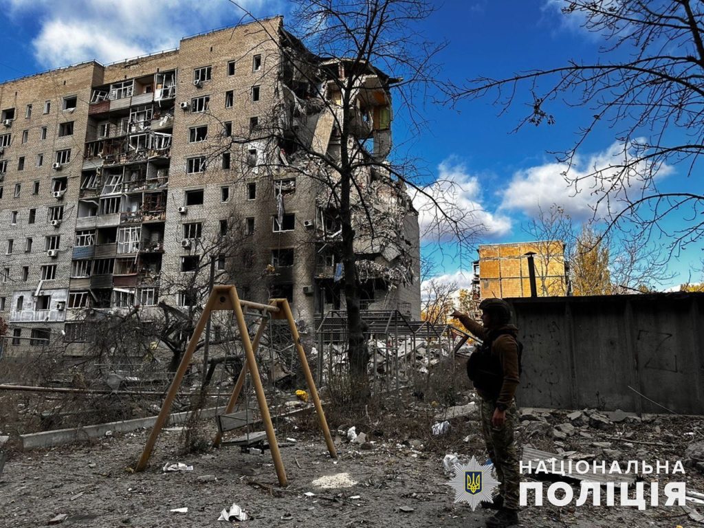 Ситуация в Донецкой области: 24 октября россияне обстреляли с два десятка домов и 2 детсада, есть раненый (СВОДКА, ФОТО)