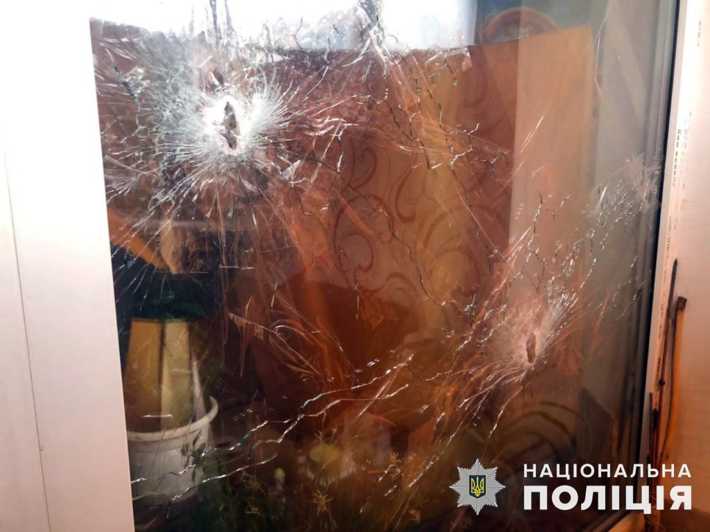 В Константиновке задержали местного, который вероятно украл деньги, выпил и обстрелял из автомата многоэтажку (ФОТО)