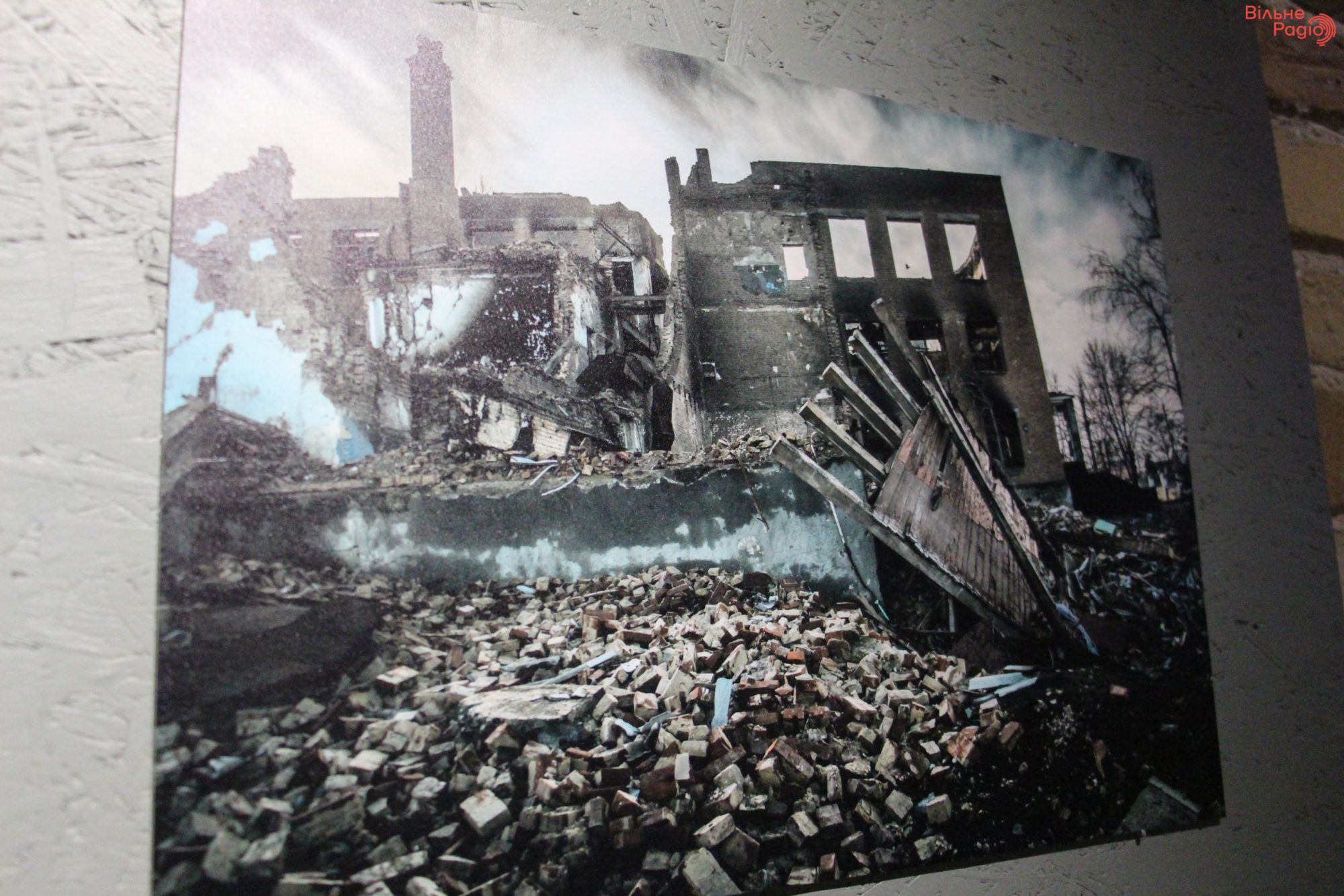 “Стальные титаны Бахмута”: в Киеве открыли выставку о защитниках города-крепости (ФОТОРЕПОРТАЖ) 7