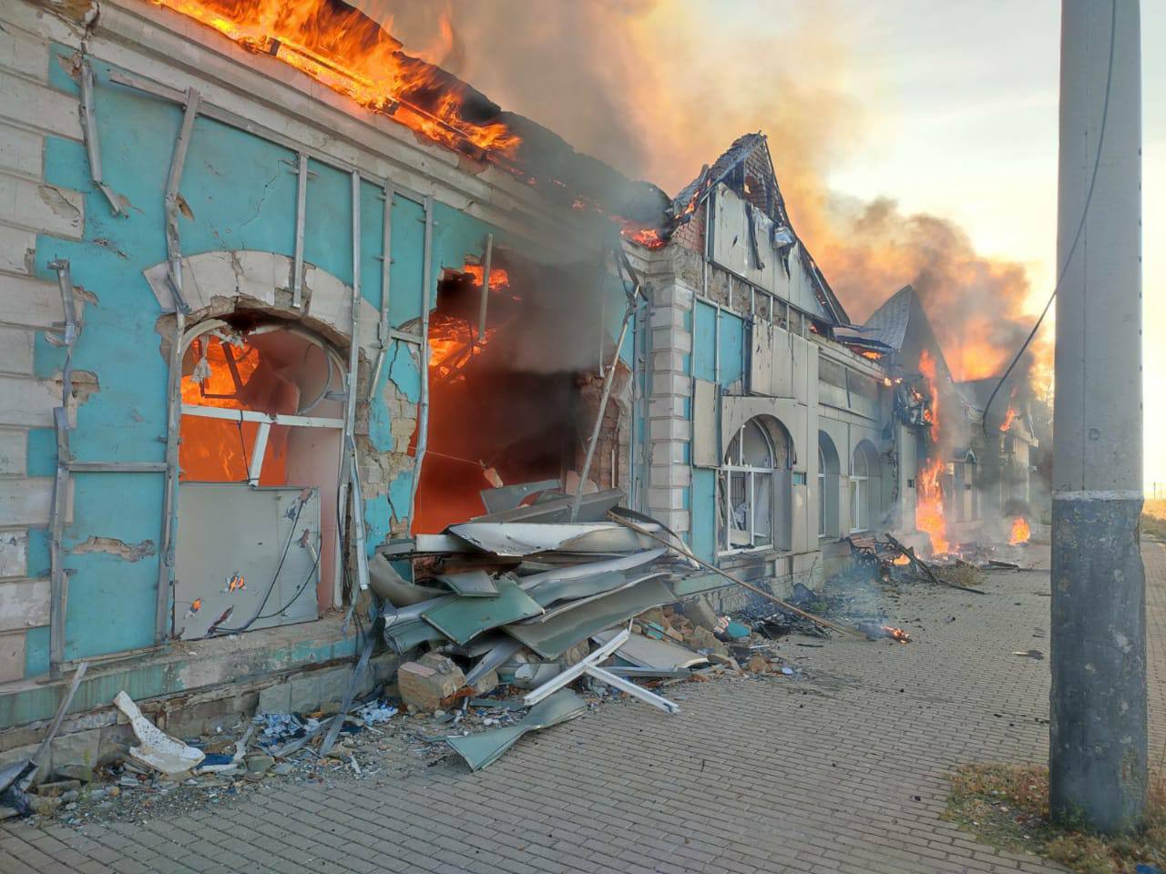 Зруйнований вокзал у селищі Очеретине в Донецькій області