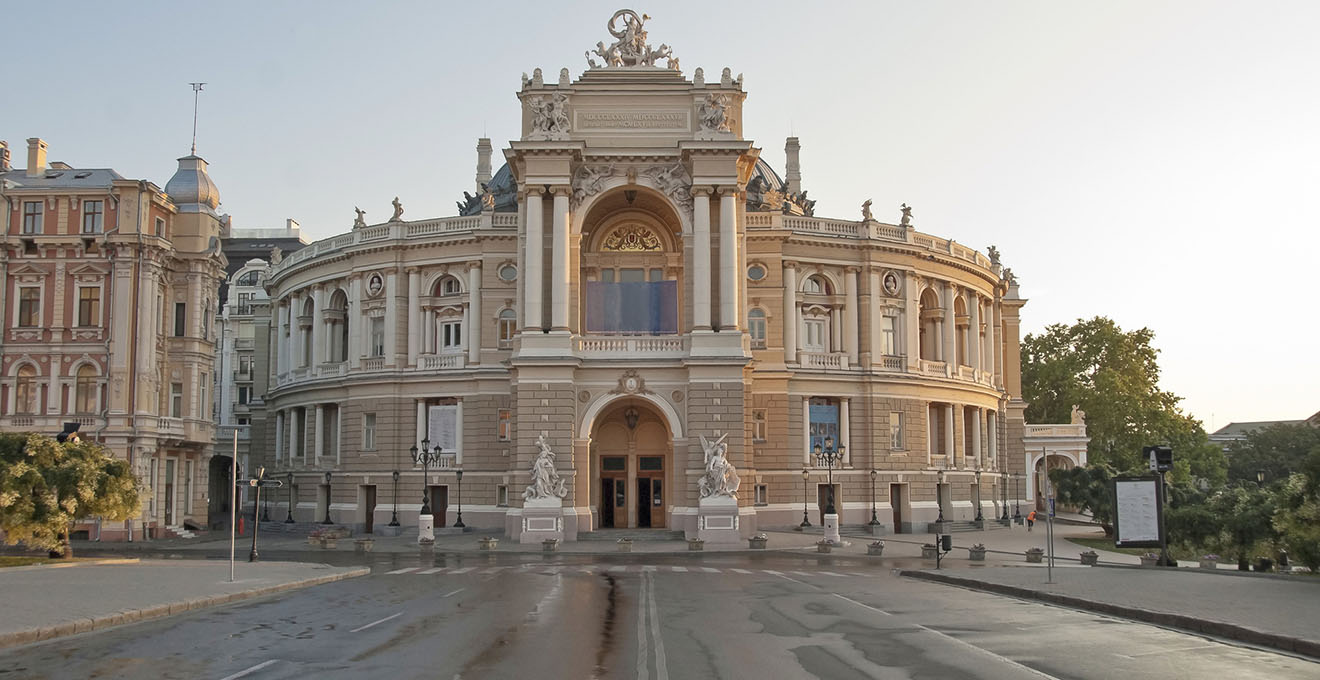 Пільгові ціни на квитки в театр в Одесі для переселенців з Бахмута