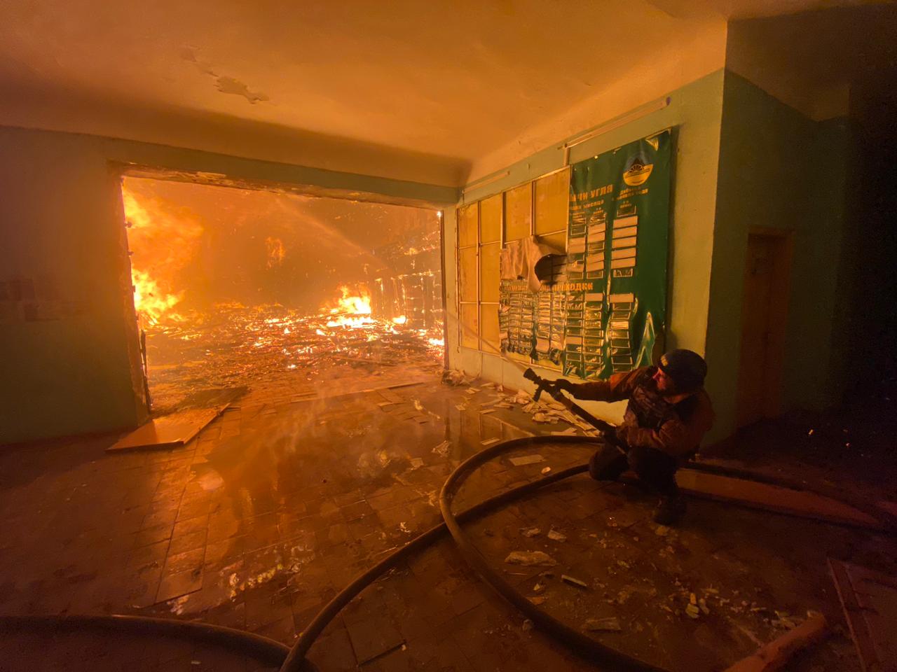 У Торецьку рятувальники 15 годин гасили вогонь у шахті