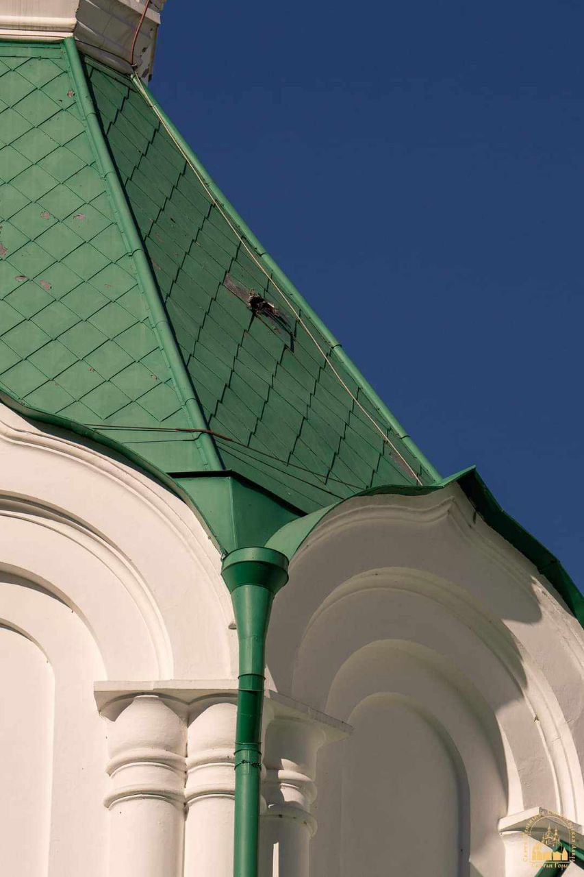 Святогірськ під обстрілом: росіяни пошкодили собор