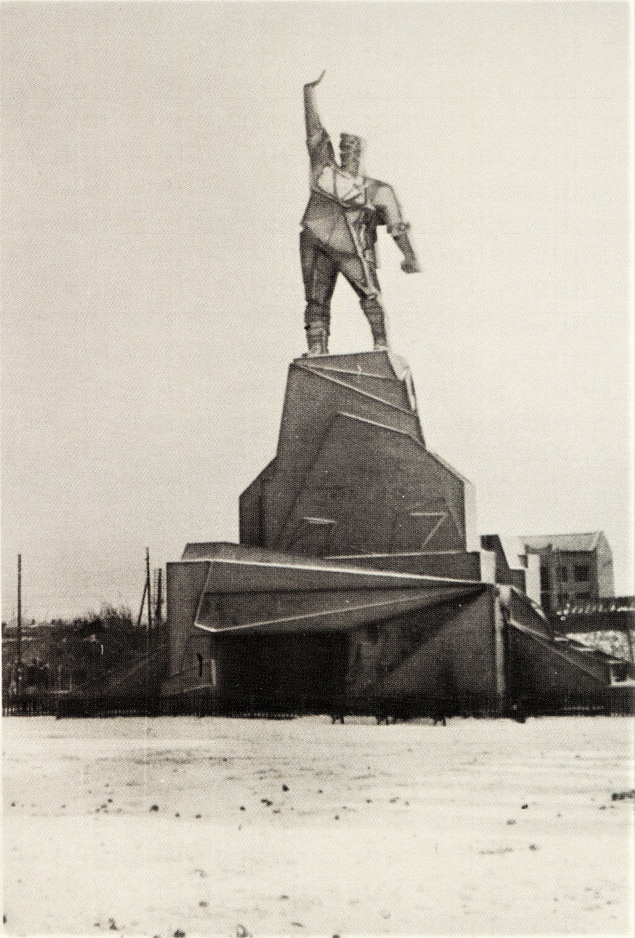 пам'ятник Артему скульптора Кавалерідзе в Бахмуті