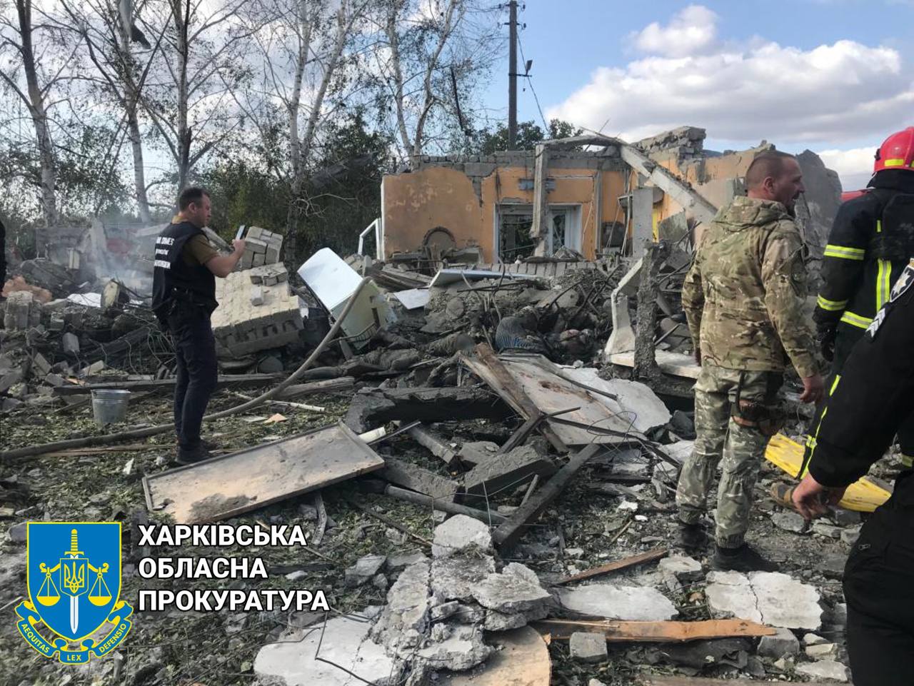 Росіяни обстріляли кафе та магазин у селі на Харківщині, загинула 51 людина, ще 6 поранені (ФОТО, ВІДЕО, ОНОВЛЕНО) 8