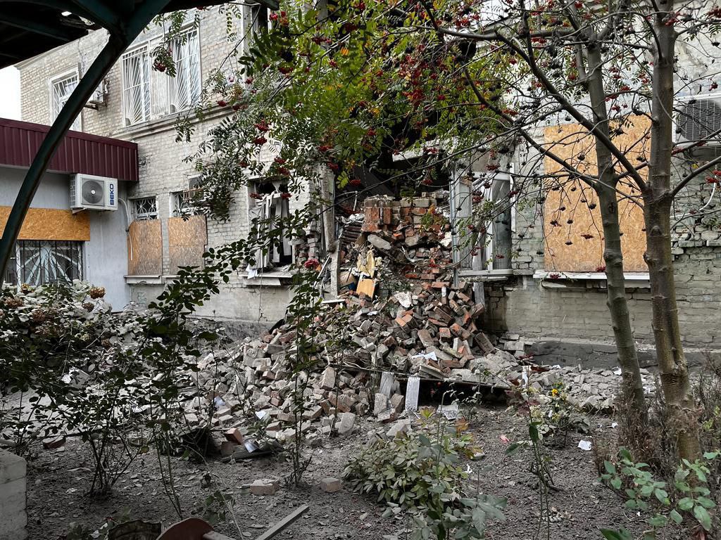 Будівля, яку зруйнували окупанти у Покровську вранці 13 жовтня 2023 року