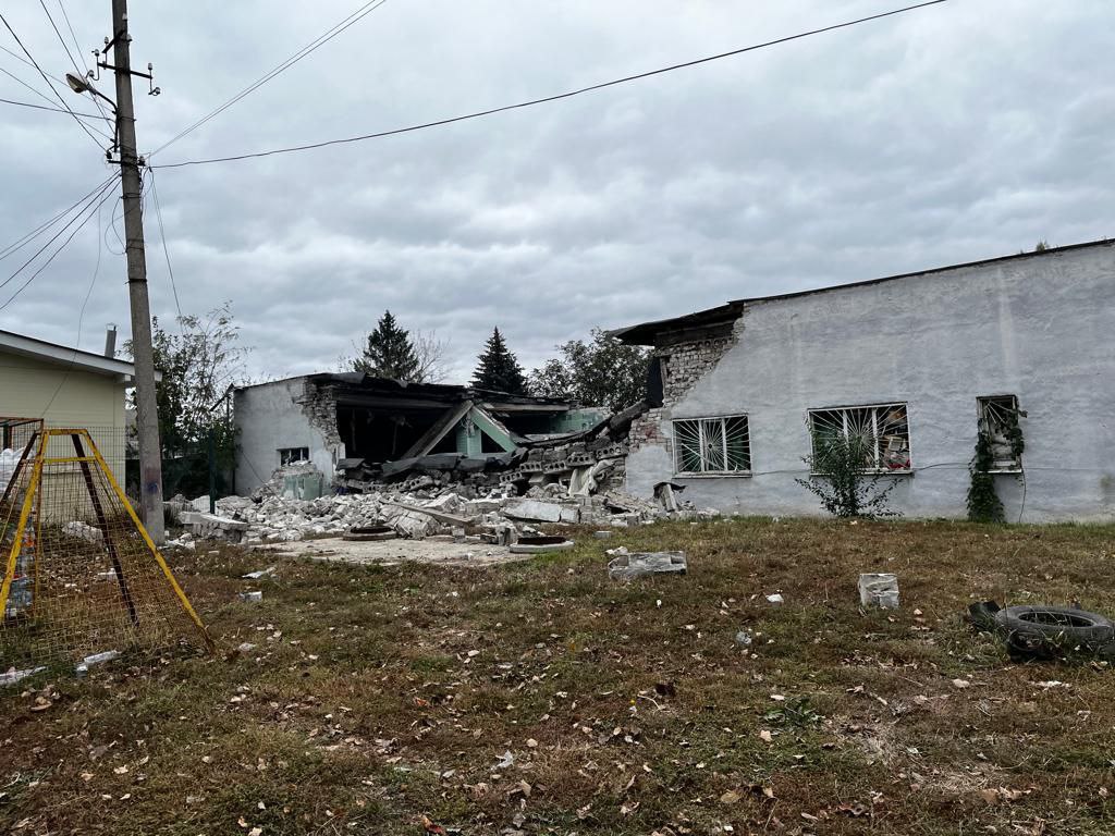 Будівля, яку зруйнували окупанти у Покровську вранці 13 жовтня 2023 року