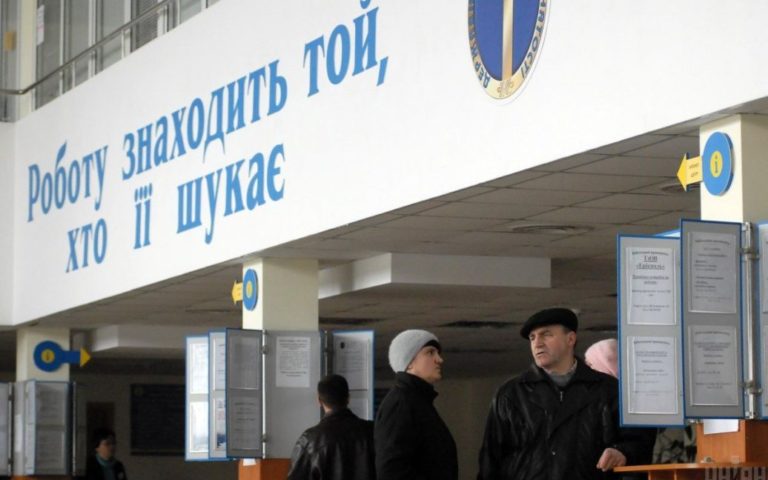 Для непрацюючих внутрішніх переселенців отримати виплати тепер буде складніше: які зміни затвердили в Уряді