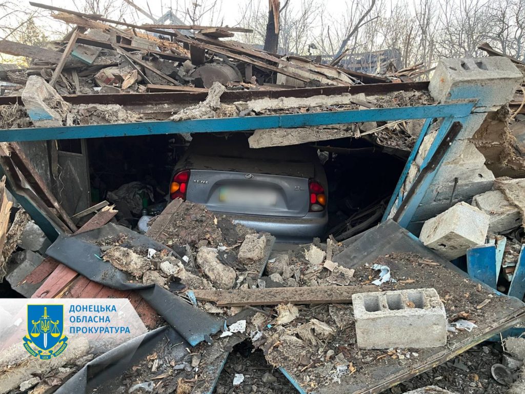 Последствия обстрела села Богатирь 7 ноября 2023 года. Фото: прокуратура Донецкой области