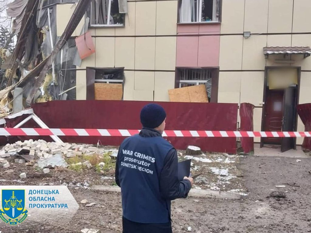 Под российский обстрел попала больница в Селидово: один человек погиб, восьмеро получили ранения (ОБНОВЛЕНО)