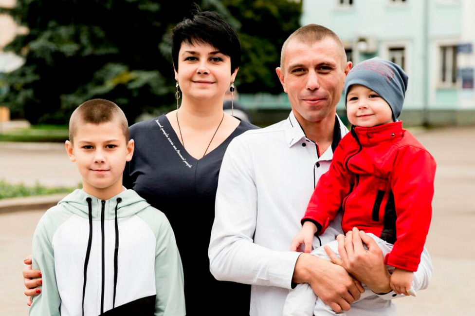 Андрій Федорович з дружиною та синами