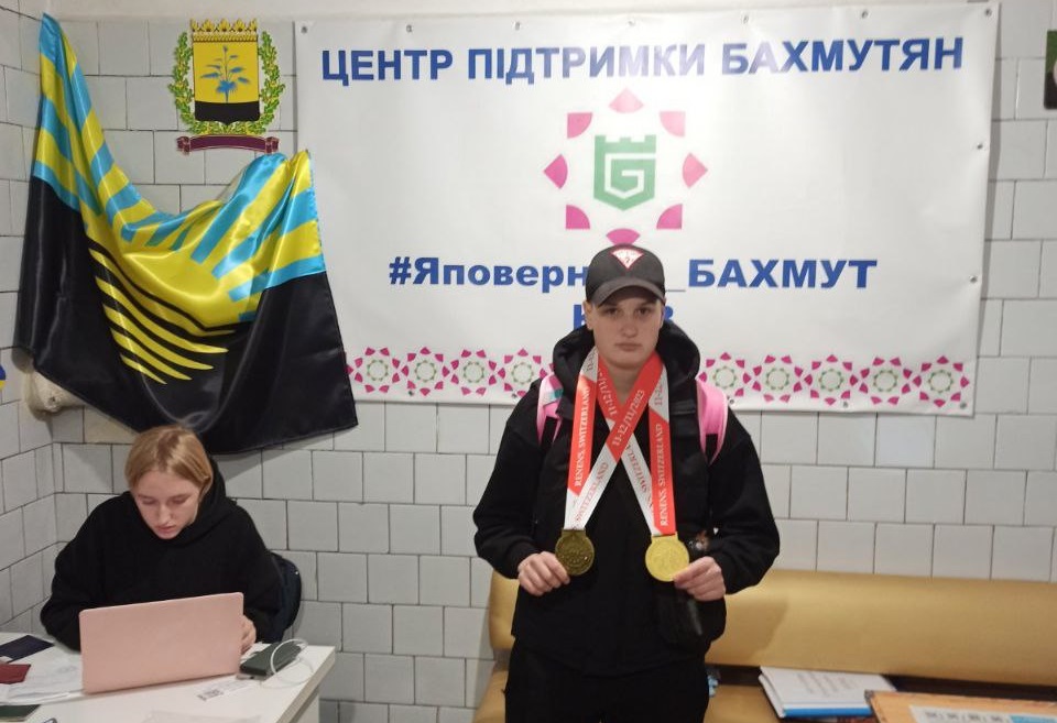Софія Рудковська у центрі підтримки бахмутян в Києві після повернення з чемпіонату Європи