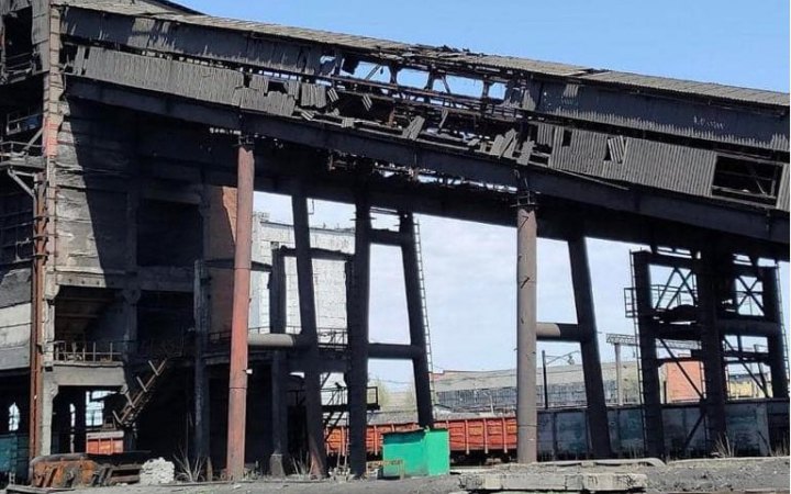 Из Авдеевского коксохима эвакуировали двух гражданских: сколько еще людей почти два года остаются в укрытии завода