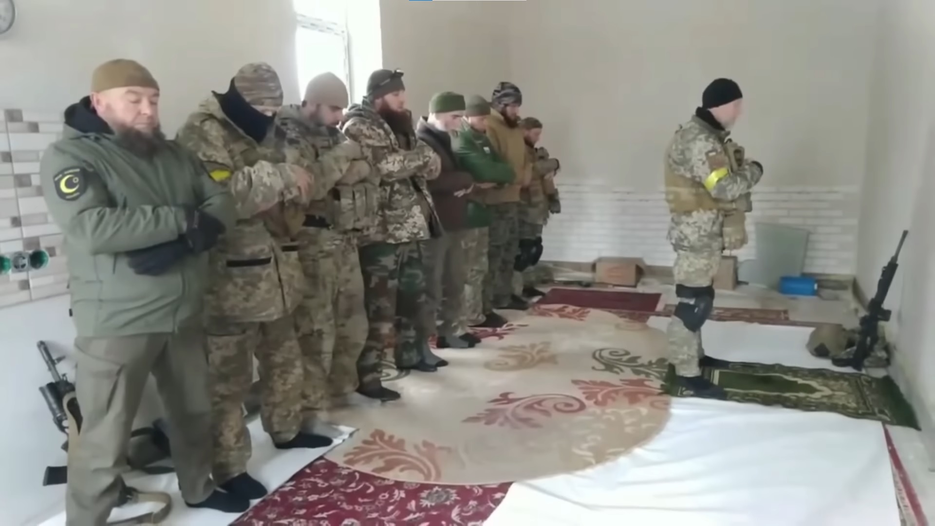 Мусульмани-захисники України моляться у мечеті Бахмута 9 грудня 2022 року