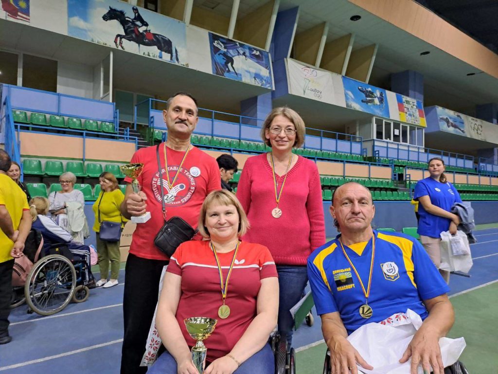 Бахмутські спортсмени з інвалідністю привезли медалі з фестивалю у Кишиневі і поділились враженнями від змагання (ФОТО)