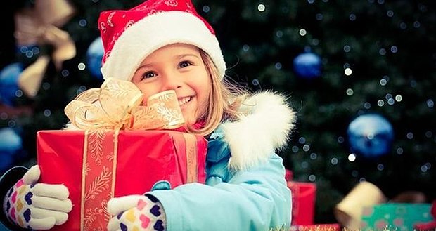 Для детей-переселенцев из Соледара объявили сбор на сладкие подарки к Рождеству: как присоединиться и кому будут дарить