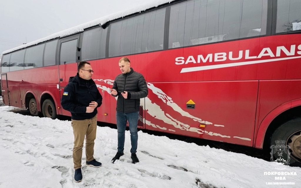 Покровск получил от Швеции автобус для людей с инвалидностью: в чем его особенность (ФОТО)