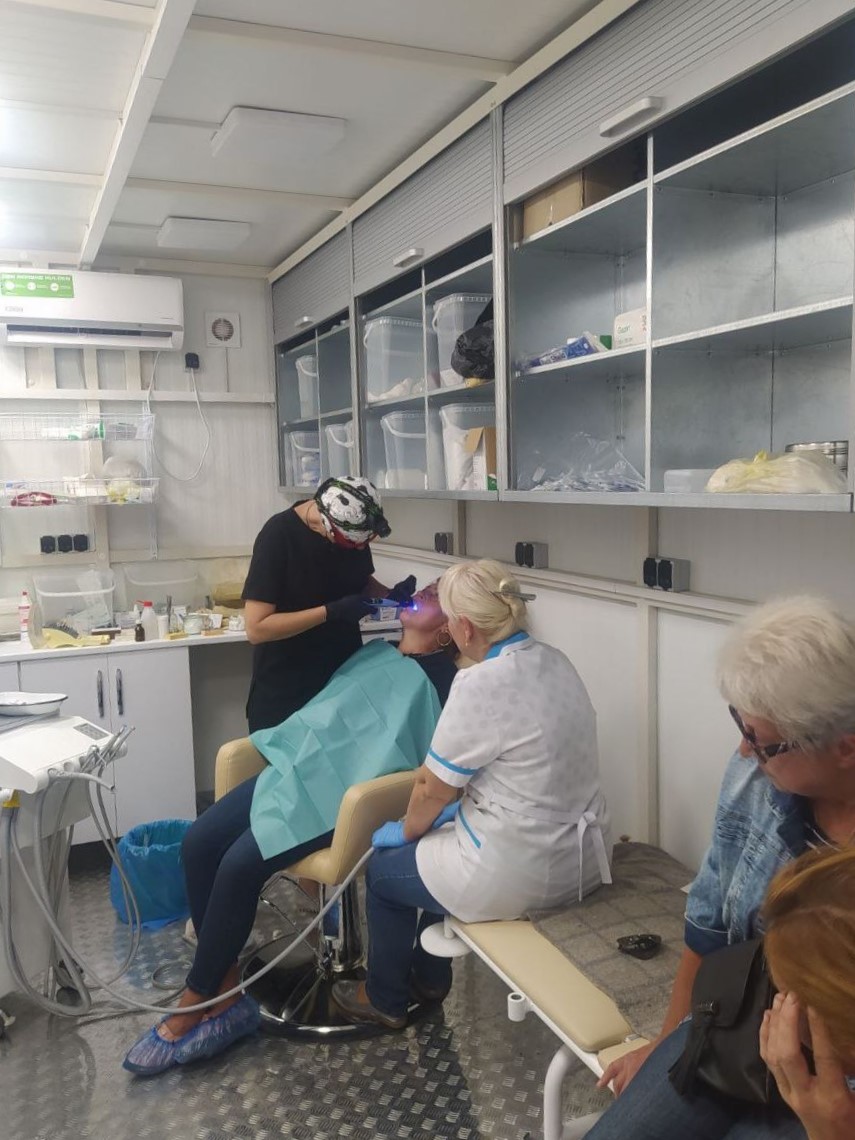 пацієнти стоматолога у пересувному кабінеті Донецькій області
