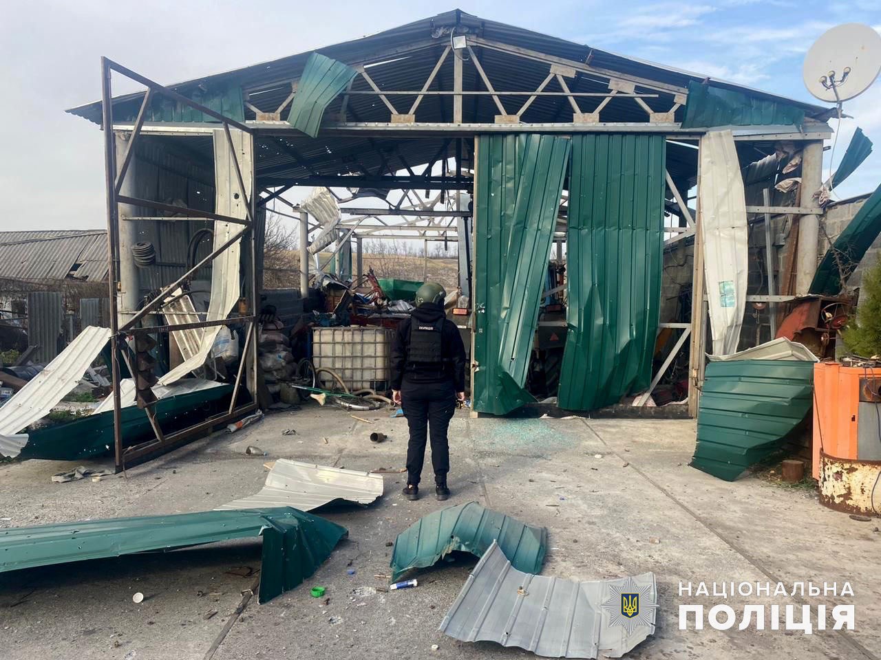 Пошкоджений цивільний об'єкт на Донеччині. Фото: поліція Донеччини