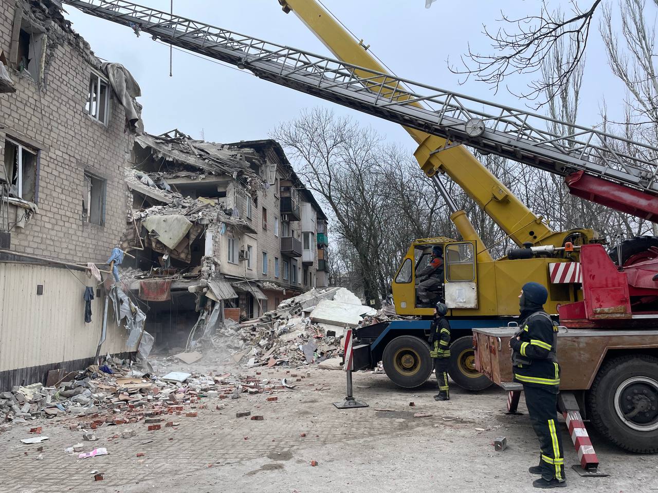 Спасательная операция в Селидово продолжается. 16 ноября 2023 года. Фото: МВД