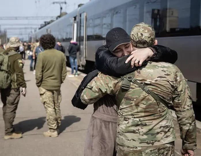 Зв’язок з військовим зник: куди рідним радять телефонувати