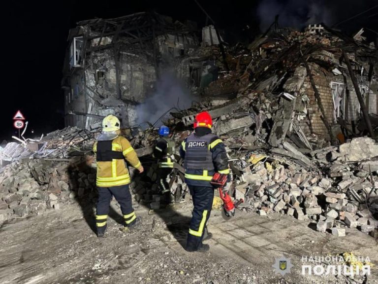 Росіяни обстріляли Покровський район з “С-300”, постраждали діти (ФОТО, ВІДЕО)