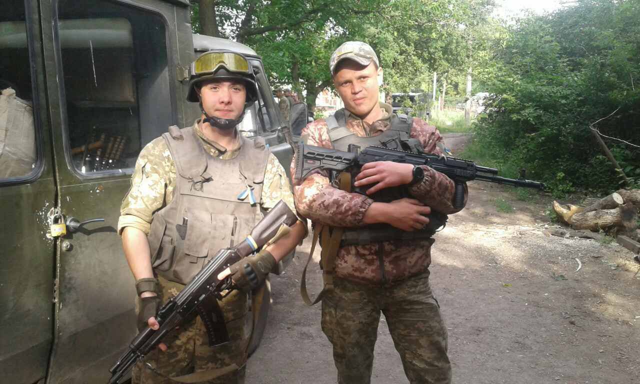 Вадим Назаров (ліворуч) з побратимом на службі до повномасштабного вторгнення