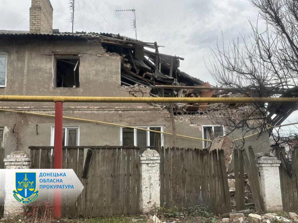 В Торецке от российского обстрела погибли двое жителей, повреждены дома (ФОТО)
