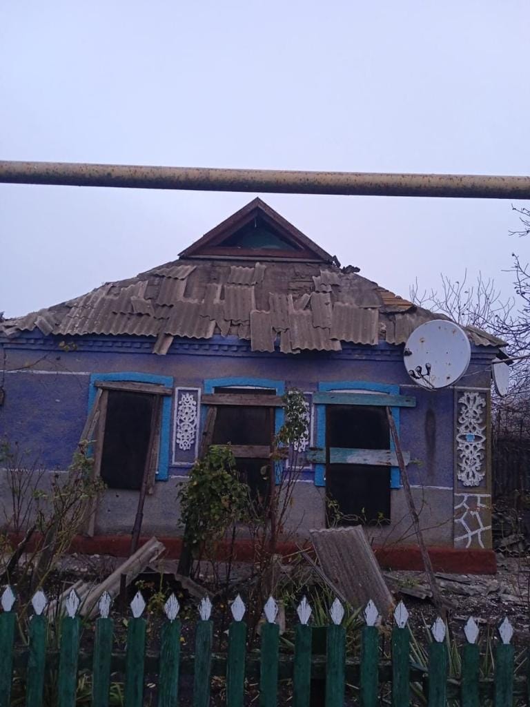 пошкоджений приватний будинок на Донеччині