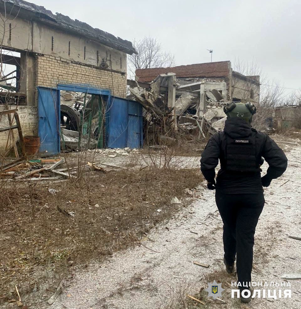 Промислова будівля на Донеччині, зруйнована від російського обстрілу 8 грудня 2023 року