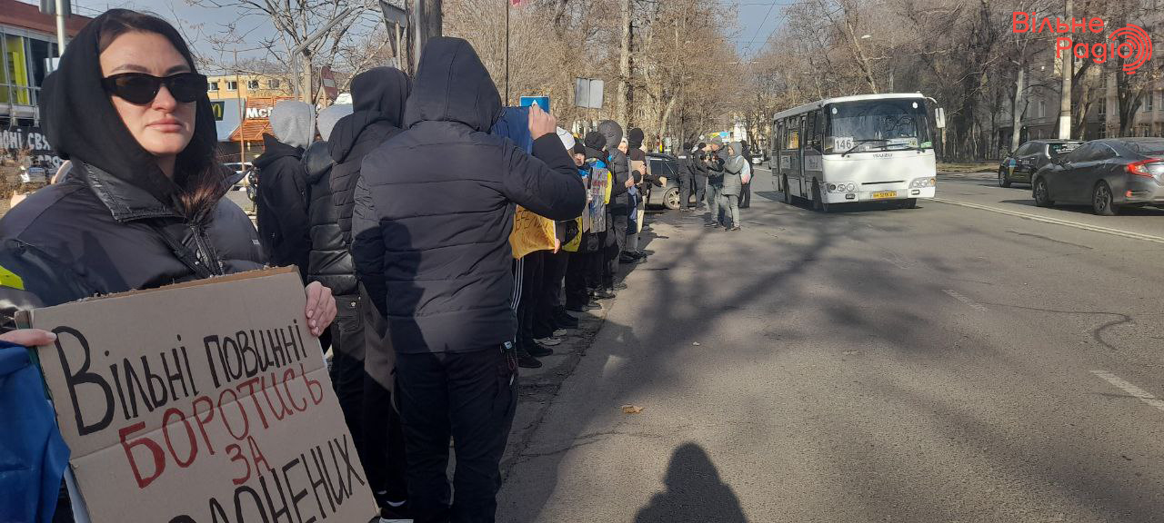 “Свято без свята”. У кількох містах України провели акції на підтримку полонених: як це відбувалося в Одесі (ФОТО) 7