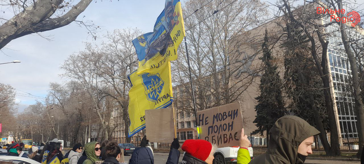 “Праздник без праздника”. В нескольких городах Украины провели акции в поддержку пленных: как это происходило в Одессе (ФОТО) 3